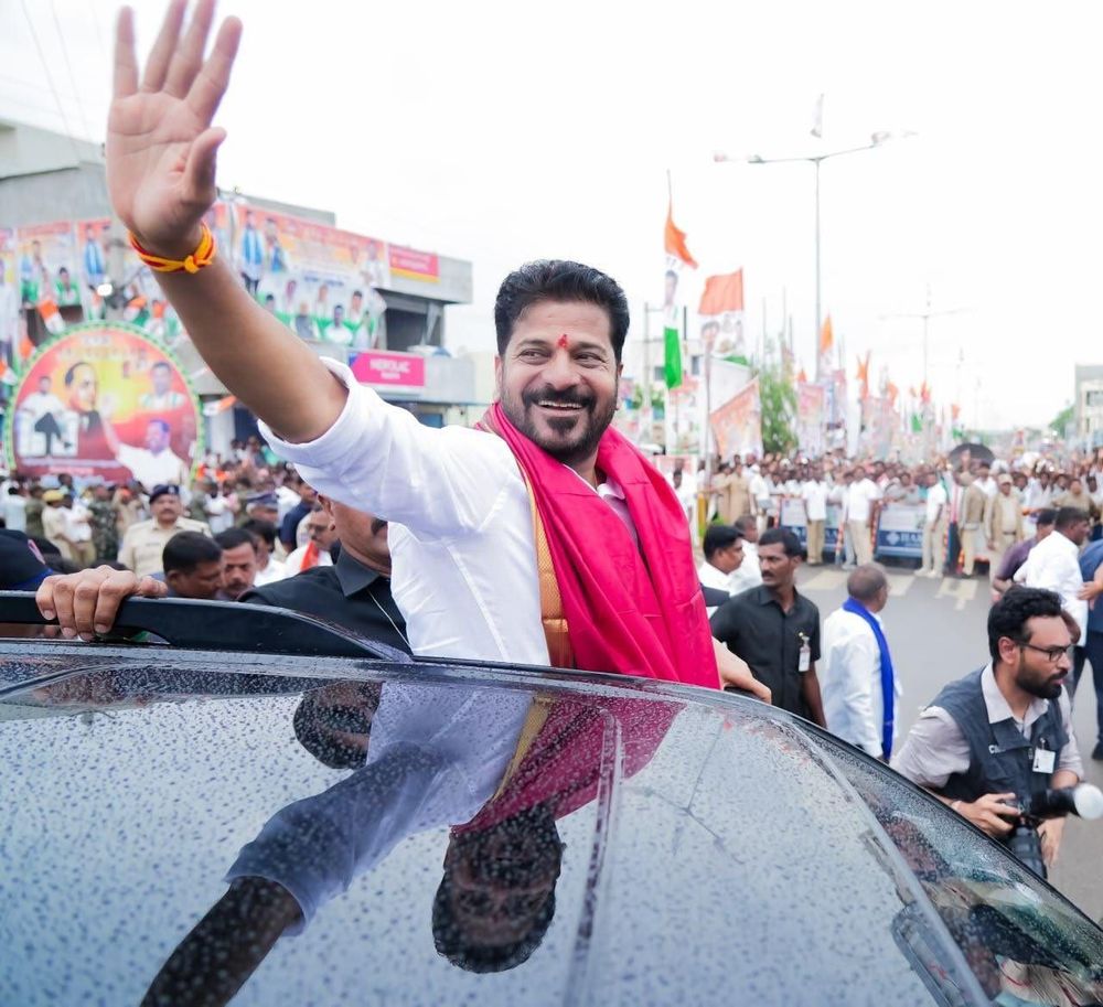 np_nationpress's tweet photo. CM Revanth Reddy Recalls 20-Year Journey from Midjil ZPTC
Telangana CM A. Revanth Reddy marked 20 years in politics with a reflective post from Midjil, Mahabubnagar, using the hashtag #ZPTCToCM.
https://t.co/aDhNQqG8kp https://t.co/SRR8ir10m7