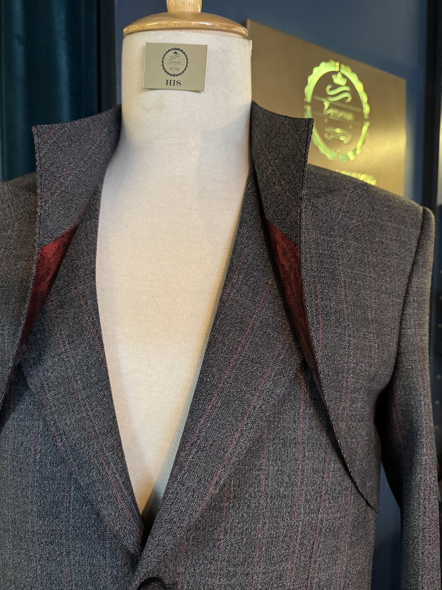 mister_Decorum's tweet photo. @godobori_ @TheBold27 Embedded peak lapel we first showcased this design at Milan Fashion week in 2024. Here are some details tsa manakanka 🔥🔥🔥🔥🔥 https://t.co/5T1ocntqry