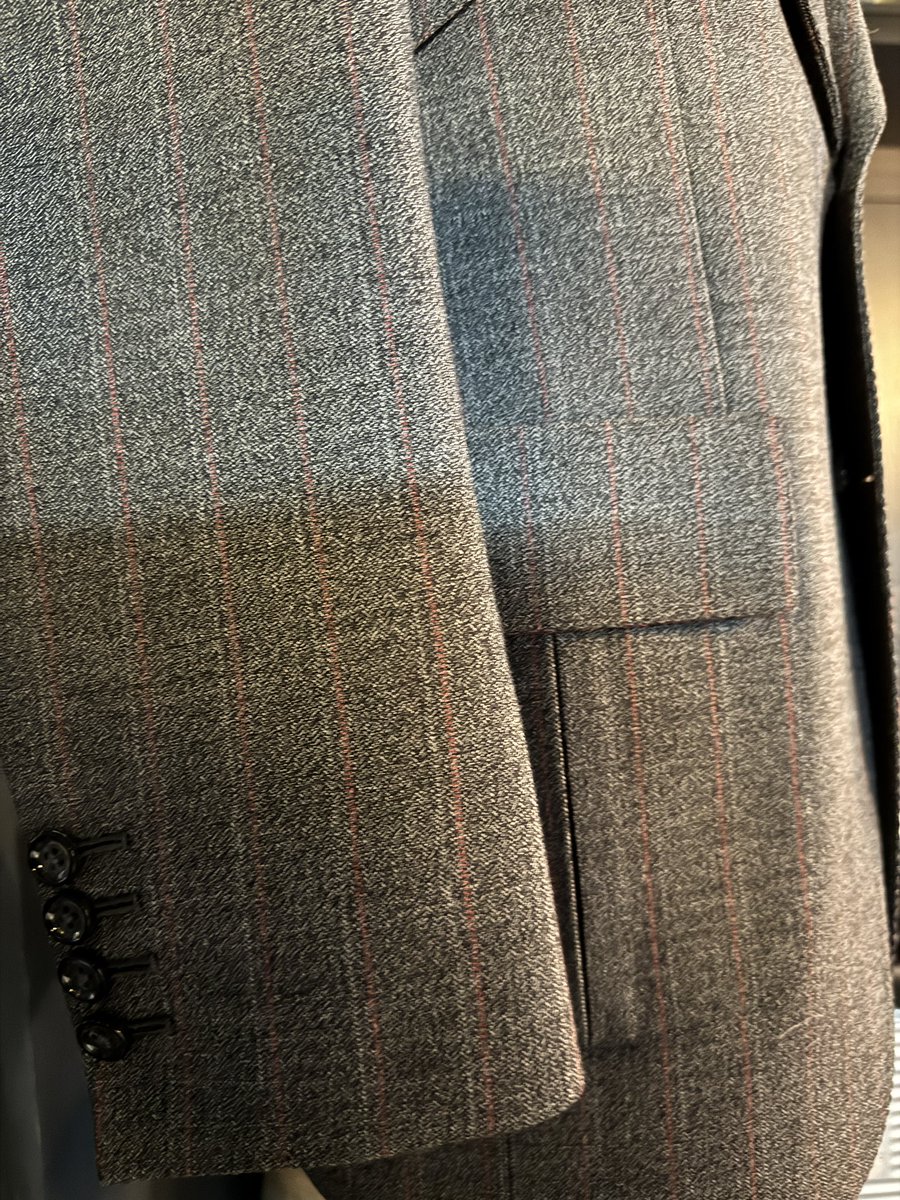 mister_Decorum's tweet photo. @godobori_ @TheBold27 Embedded peak lapel we first showcased this design at Milan Fashion week in 2024. Here are some details tsa manakanka 🔥🔥🔥🔥🔥 https://t.co/5T1ocntqry