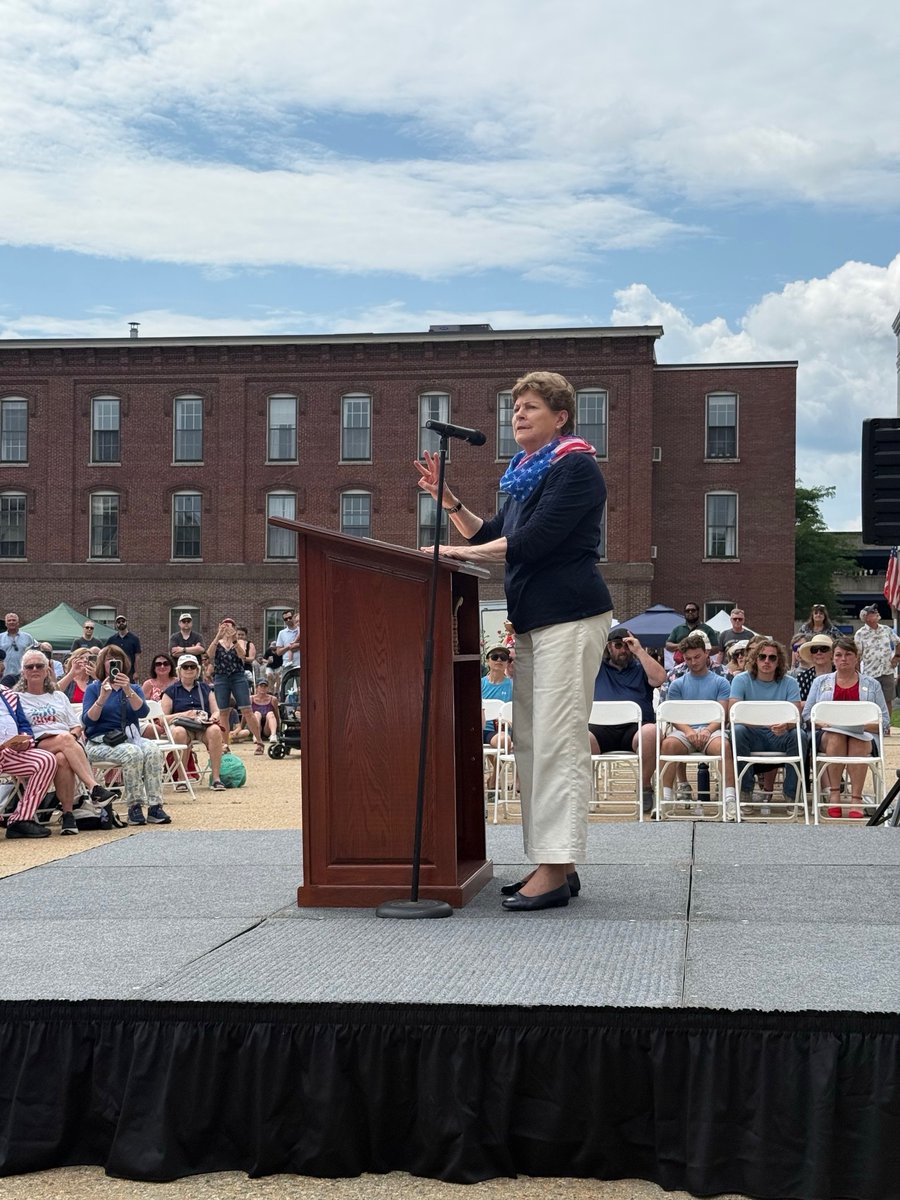 SenatorShaheen's tweet photo. Today isn’t about one party, one part of America’s history or even one person, it’s about what unites us.

It was wonderful to celebrate America’s founding and 250th Birthday with @SenatorHassan and our fellow Granite Staters in Concord.

Happy Fourth, New Hampshire! https://t.co/8YlabyB4kG
