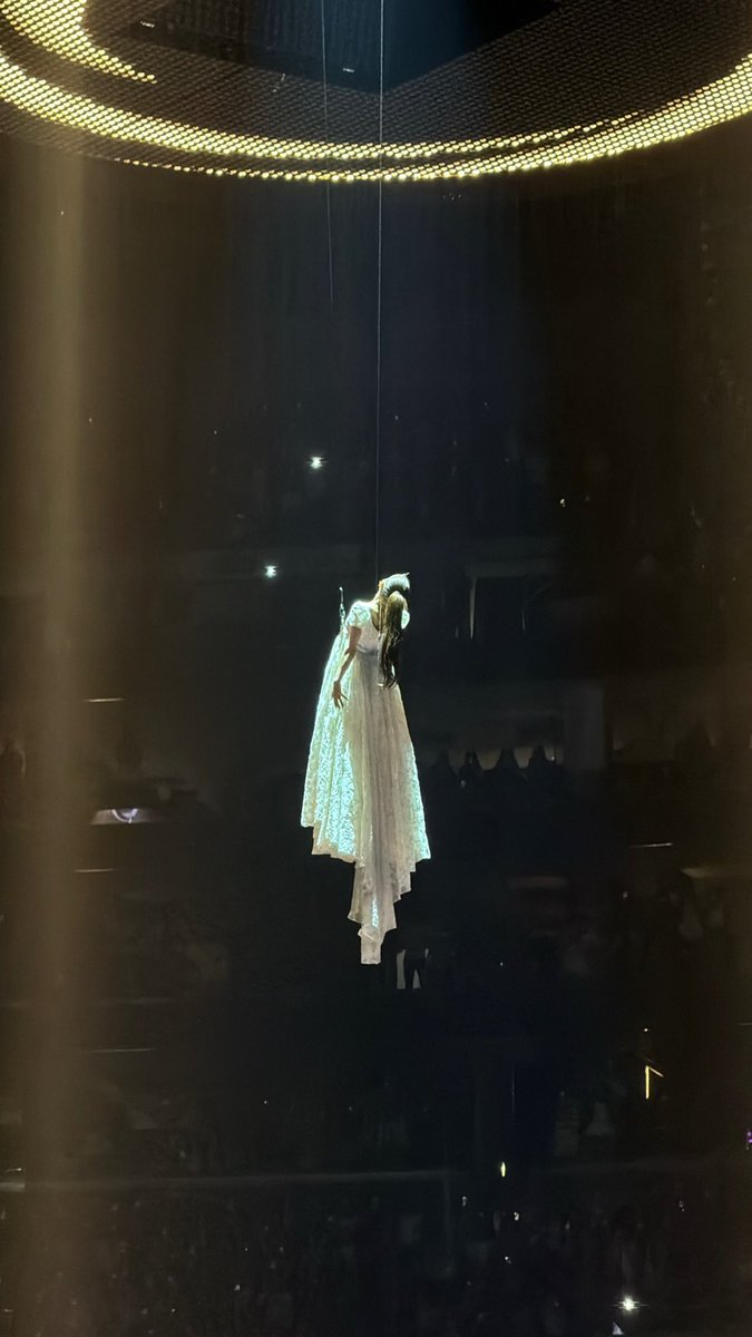 avryall's tweet photo. random updates on my life i saw ariana on june 14th :) a lot of my tweets are about her geniunely one of the best nights of my life if not the best https://t.co/AsviBJWgCk