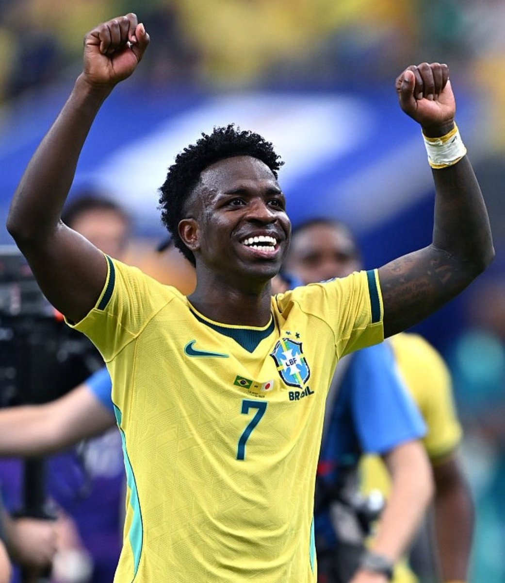 NJanfren's tweet photo. Muito se falando do Gabriel Magalhães.

Mas quem de fato mais vezes venceu o Haaland em confrontos diretos, foi Vini Jr pelo Real Madrid.

E na UEFA Champions League, tá?

Contra a Noruega é com ele. Vai voltar a marcar pra buscar a artilharia da Copa do Mundo. Eu confio! https://t.co/84gpqN1rFy