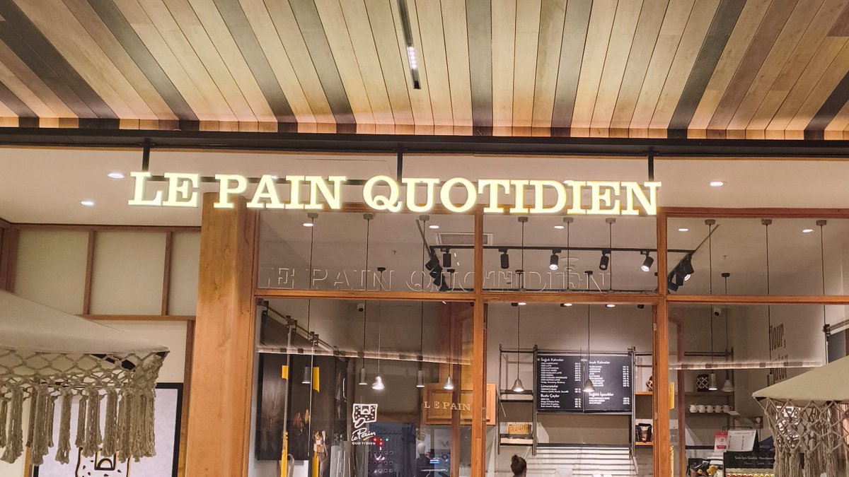 PMuXeA's tweet photo. Resulta que encontré un Le Pain Quotidien en İstanbul y me acordé de @PercyDominguezL https://t.co/OCLZDPwgDv