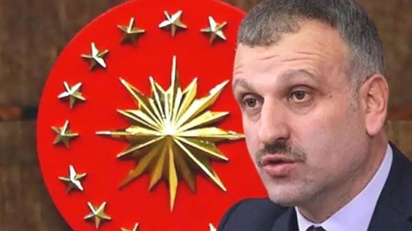 NekadarolduTR's tweet photo. Cumhurbaşkanı Başdanışmanı Oktay Saral, 

“Kıytırık bir sözde komedyenin günlerce bu ülkenin gündemini işgal etmesi, Türkiye adına zuldür.

Bu milletin konuşacağı mesele; üç beş provokatif söz değil, Türkiye’nin yükselen vizyonu, bölgesel liderliği ve uluslararası arenadaki güçlü konumudur.

Büyük devletler, kıytırık figürlerin değil; büyük hedeflerin peşinden yürür!”

@oktay_saral