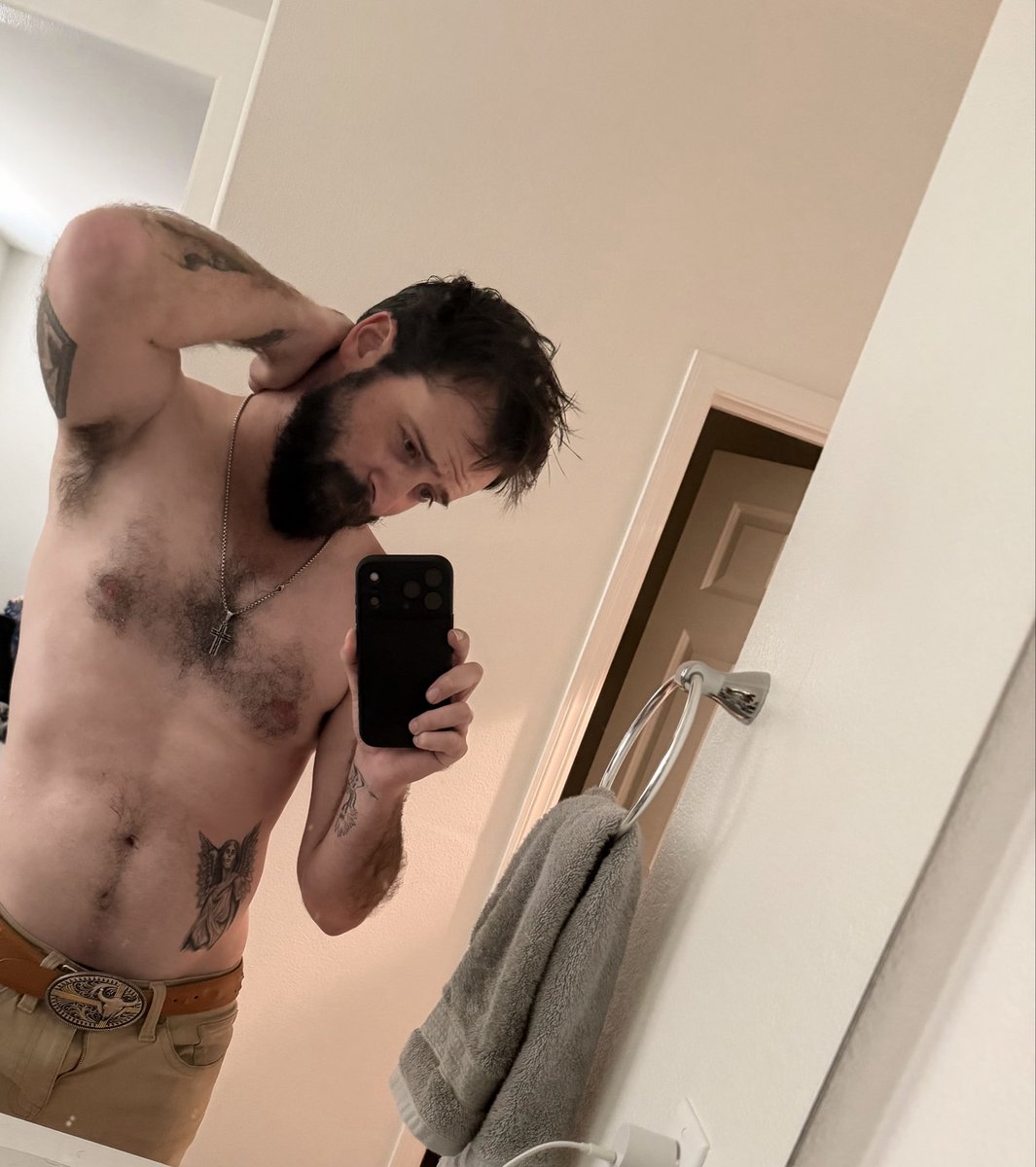 Scare555krow's tweet photo. Getting ready for 4th of July but what do I wear?!? #daddy #4thofjuly #letshavefun #fitcheck #dressme #undressme https://t.co/Es9RCIaYKB