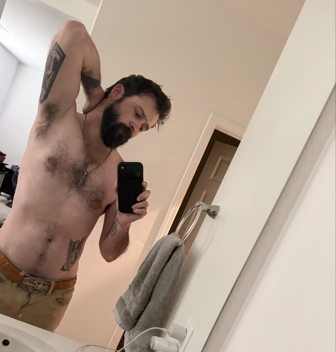 Scare555krow's tweet photo. Getting ready for 4th of July but what do I wear?!? #daddy #4thofjuly #letshavefun #fitcheck #dressme #undressme https://t.co/Es9RCIaYKB