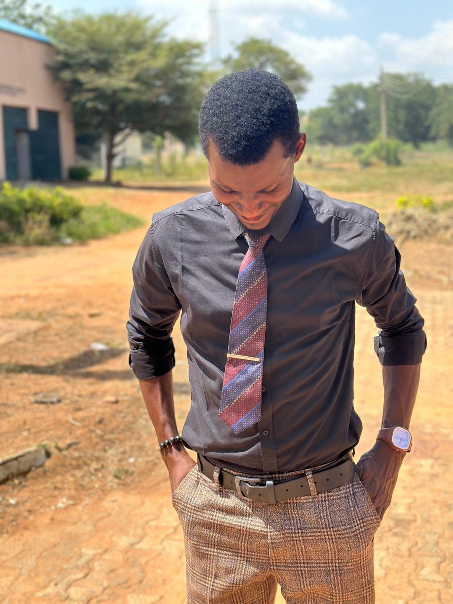 Owolabioluwada's tweet photo. Dear oluwadamlola
I'm writing to you from the other side of a version of yourself you haven't met yet.
Right now, you've just missed the first class of your digital marketing journey.
#RisewithTechCrush #Tech4Africans #LearningwithTechCrush👇👇 https://t.co/tIKXmzvU87