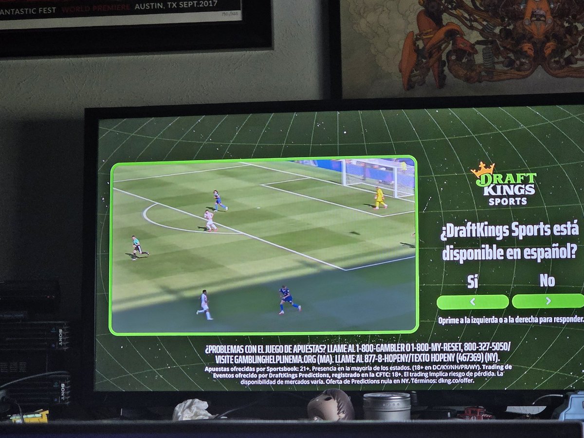 tenchi24's tweet photo. @peacock @TelemundoSports @Telemundo why am i getting this image?? Its cutting a large part of the game https://t.co/jeEjIfuMrR