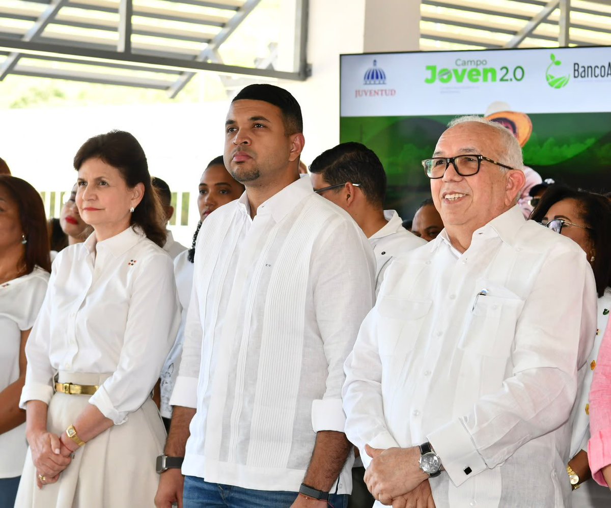 bagricolaRD's tweet photo. Hoy dimos un paso trascendental para seguir asegurando el relevo generacional del campo dominicano con el lanzamiento de Campo Joven 2.0, encabezado por la vicepresidenta de la República, Raquel Peña.

Esta nueva etapa fortalece el programa con la ampliación de su fondo, su conversión en un fondo revolvente para garantizar su sostenibilidad e incorpora nuevas oportunidades de formación especializada e intercambio internacional para la juventud rural.

Seguimos sembrando oportunidades para que más jóvenes hagan del campo su proyecto de vida y contribuyan al desarrollo agropecuario de la República Dominicana. 🌱

#CampoJoven2 #BancoAgrícolaRD #JuventudRural #AgriculturaRD