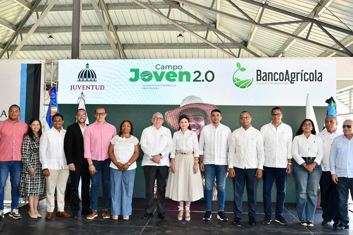 bagricolaRD's tweet photo. Hoy dimos un paso trascendental para seguir asegurando el relevo generacional del campo dominicano con el lanzamiento de Campo Joven 2.0, encabezado por la vicepresidenta de la República, Raquel Peña.

Esta nueva etapa fortalece el programa con la ampliación de su fondo, su conversión en un fondo revolvente para garantizar su sostenibilidad e incorpora nuevas oportunidades de formación especializada e intercambio internacional para la juventud rural.

Seguimos sembrando oportunidades para que más jóvenes hagan del campo su proyecto de vida y contribuyan al desarrollo agropecuario de la República Dominicana. 🌱

#CampoJoven2 #BancoAgrícolaRD #JuventudRural #AgriculturaRD