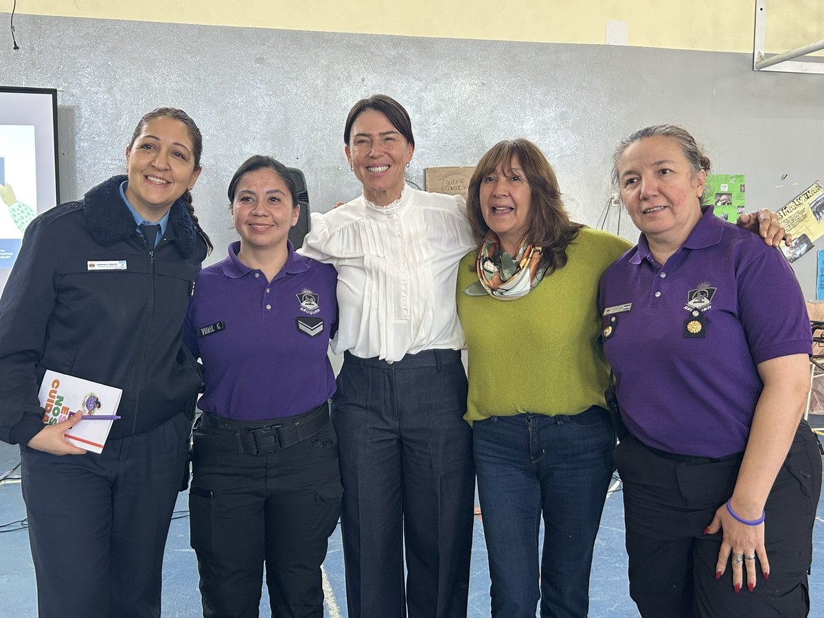 julietacorroza's tweet photo. Compartí la tarde en el encuentro de mujeres “Nosotras Transformamos”, un espacio para escuchar las distintas miradas, experiencias y voces de mujeres de la región Confluencia.

Cuando las mujeres nos encontramos, intercambiamos ideas y nacen las transformaciones que impulsan a nuestras comunidades. Porque cada voz cuenta, cada historia inspira y cada encuentro abre nuevas oportunidades para seguir creciendo.