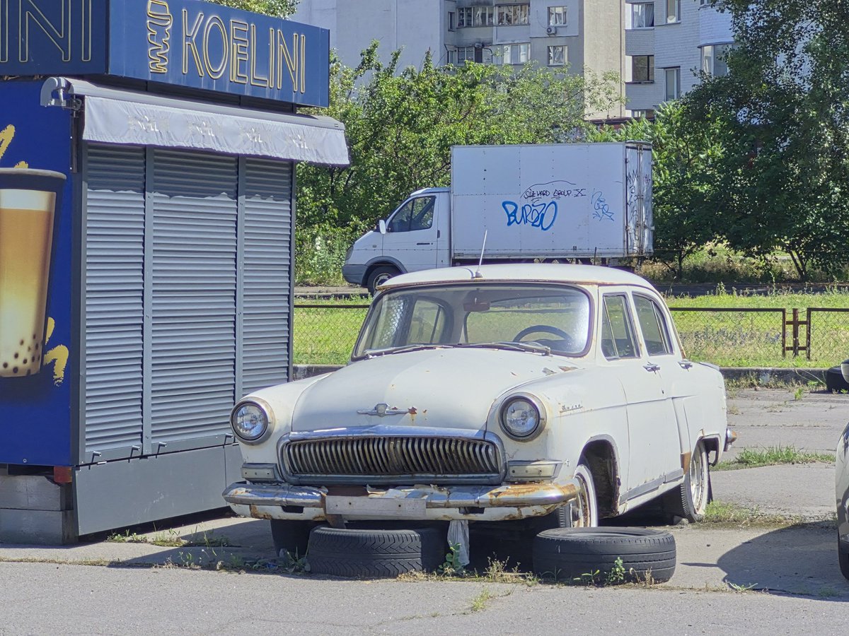 UraSlusar's tweet photo. ГАЗ-21 третього покоління випускалися з 1962 по 1970 роки. От такі ретро-авто привертають мою увагу поміж сучасних авто.
#RetroCar #classicCar #Gaz21 #SovietCar $Oldtimer #GAZ #1960s #Vintage #VintageCars https://t.co/KFL6qVJW7L