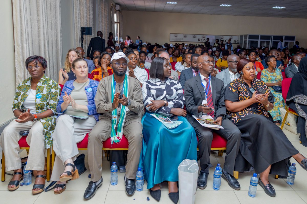 OPDD_Burundi's tweet photo. L'#UA et le Ministère de l'Éducation Nationale ont décerné, ce 4 juillet 2026, un prix à S.E. @Burundi1stLady , au nom de la Fondation Bonne Action Umugiraneza, en reconnaissance de son engagement remarquable en faveur de l'éducation des filles et de l'autonomisation des femmes. https://t.co/BACKAM0zro
