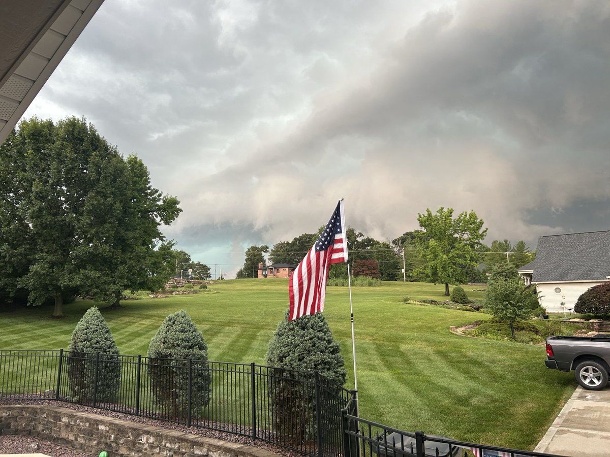 chipperstrike3's tweet photo. @SteveTempleton @WeatherChambers Weldon Spring at 4:13 https://t.co/bsn8g21oWy