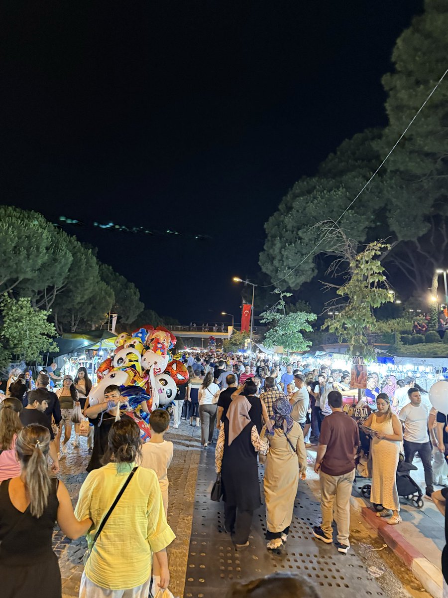 SarpFY's tweet photo. İyi geceler 🌙 #bergama #kermes https://t.co/ainW70Ngsq