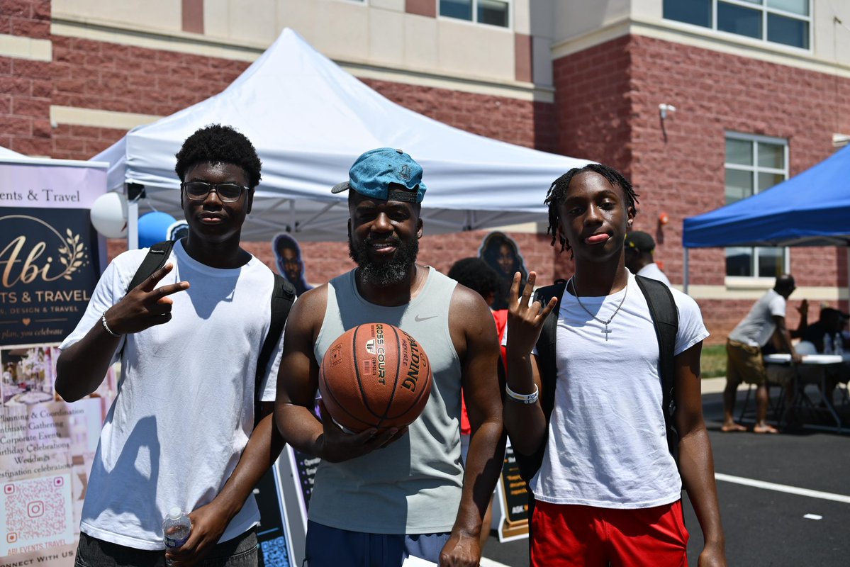 JesusHouseBalt's tweet photo. It’s happening right now!
The fun has started at the #JHBFamilyPicnic. Grab your crew and head over to the JHB Campus—let’s make some memories today! 🧺
#July4th #BaltimoreEvents #LiveNow #IndependenceDay https://t.co/YDsVPTULVg