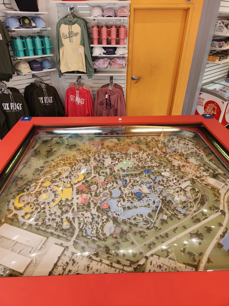 CoasterRoadTrip's tweet photo. You can see the Marriotts Great America model in the gift shop by Maxx Force. https://t.co/Qw28A3a9HZ