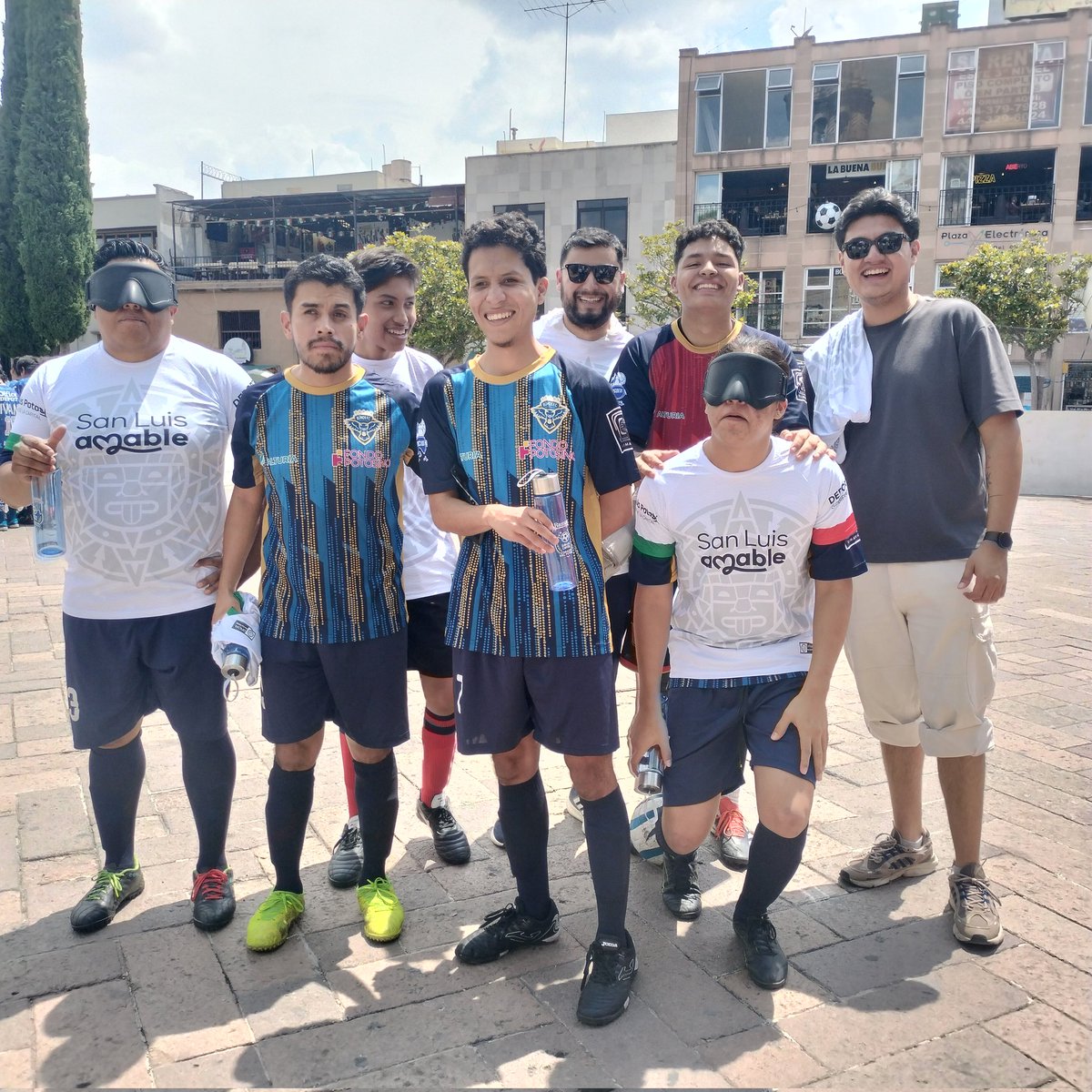 DIFMunicipalSLP's tweet photo. Vivimos el Mundialito Inclusivo Plaza del Carmen. El Alcalde @EF_Galindo imvitó a la población a disfrutar de este deporte como parte complementaria de las transmisiones mundialistas. La tarde este sábado y el domingo por la mañana disfrutarán de esta disciplina @EstelaArriagaM https://t.co/0Exd5JpUFQ