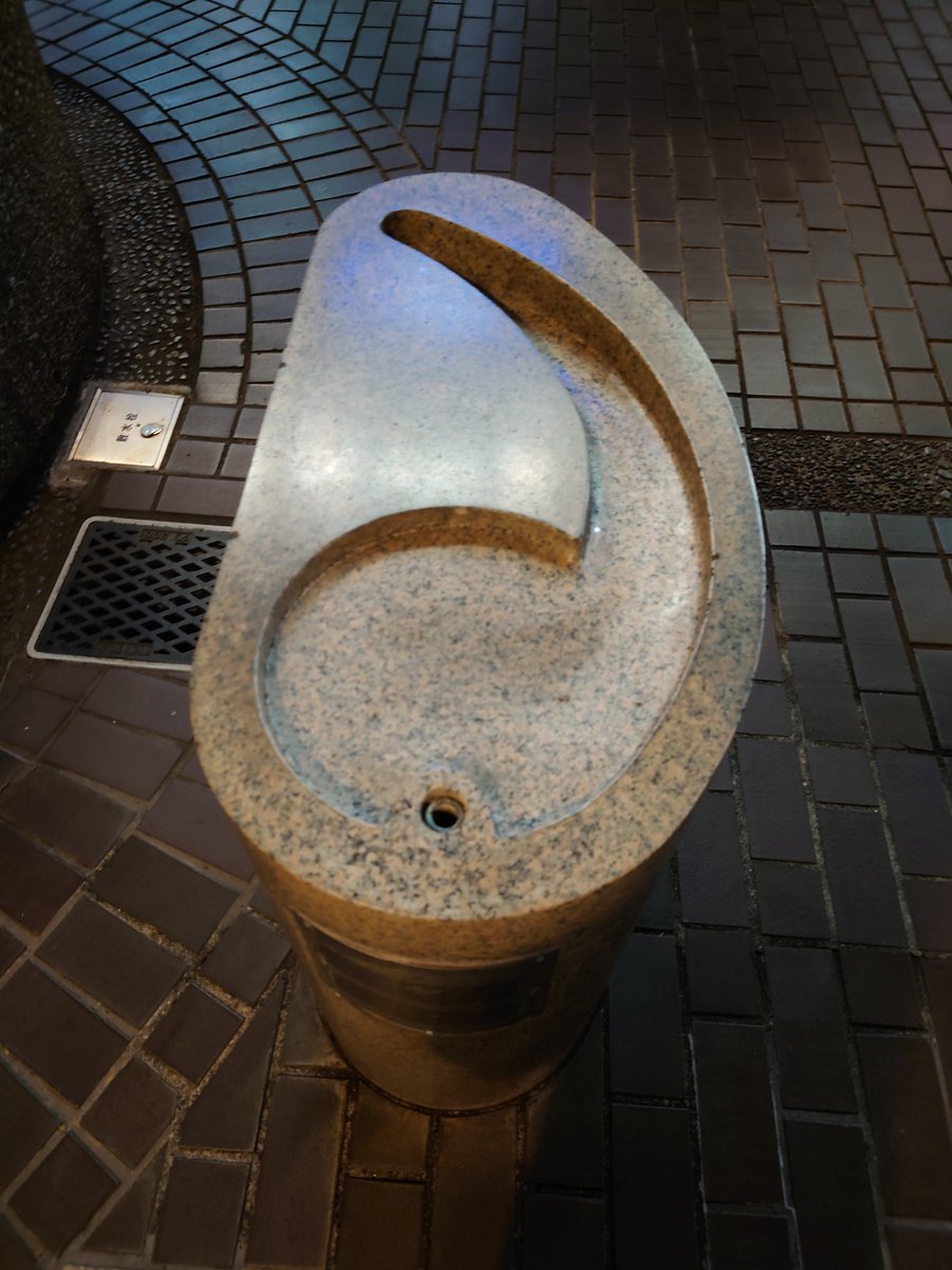 H2Footwork's tweet photo. 勾玉みてえな（元）水飲み場 https://t.co/aUy1dIcA3C