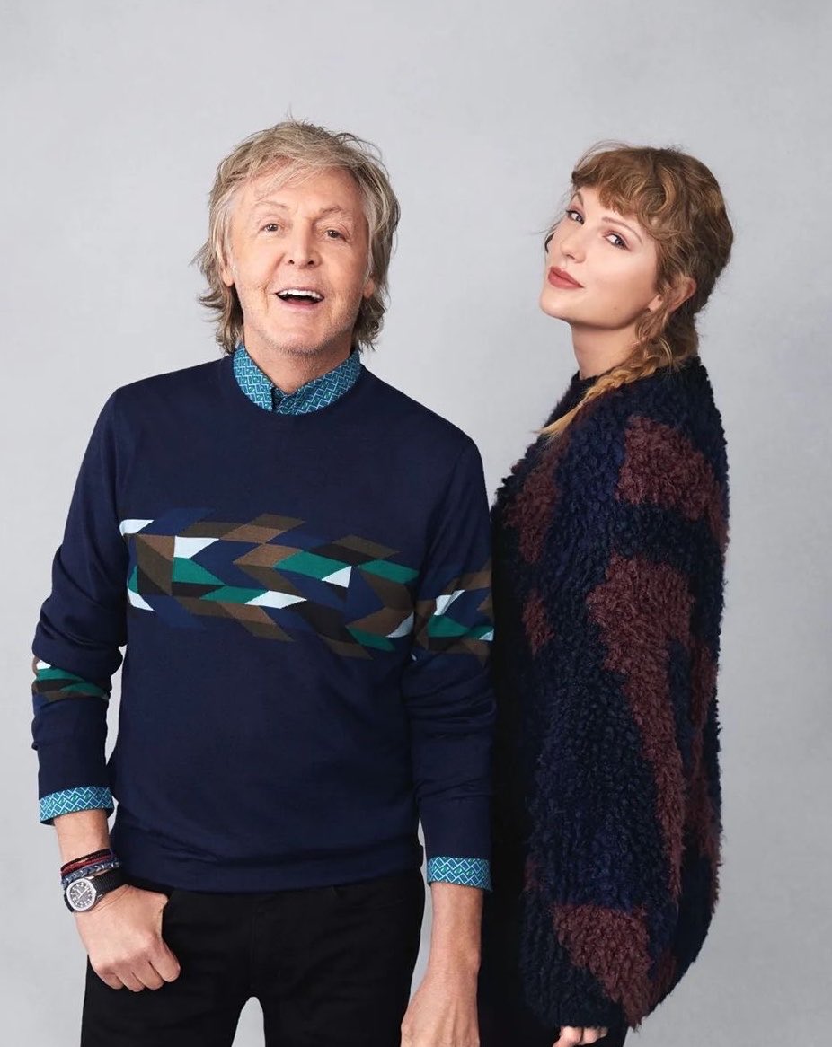 taylorswiftbr's tweet photo. VÔ!

A revista People confirmou que Paul McCartney cantou o hit “I Want To Hold Your Hand”, dos Beatles, na recepção do casamento de Taylor e Travis! ❤️ https://t.co/0NCJ1oWaVw