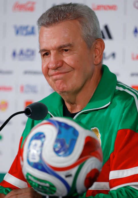 SanCadilla's tweet photo. "Si no creyera que se le puede ganar a Inglaterra, hasta lo diría.  Creo fervientemente en el funcionamiento de mi equipo".
Javier Aguirre
DT de @miseleccionmx https://t.co/xWFZpl8YWf