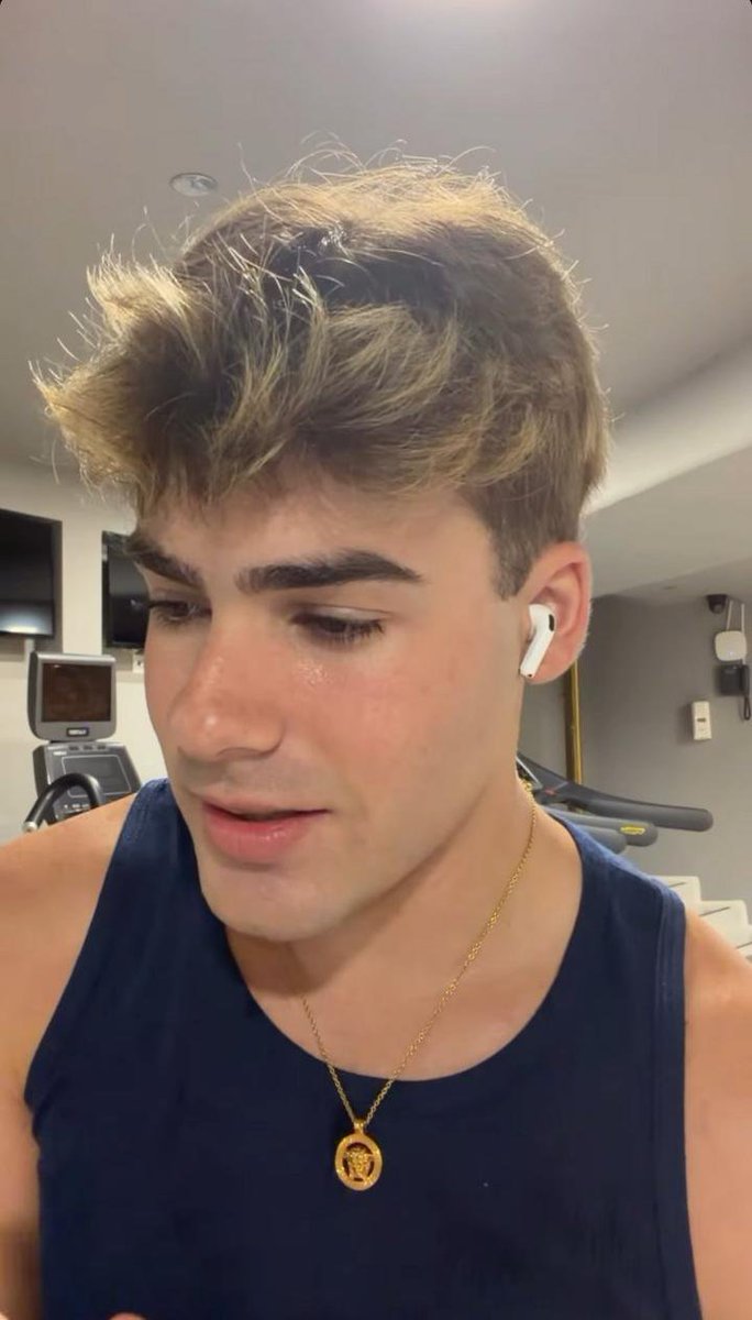 saviiocomenta's tweet photo. Caio não precisa de filtros pra ficar bonito ele é lindo sem fazer esforço, isso ninguém pode negar https://t.co/bRfrqdpZq8