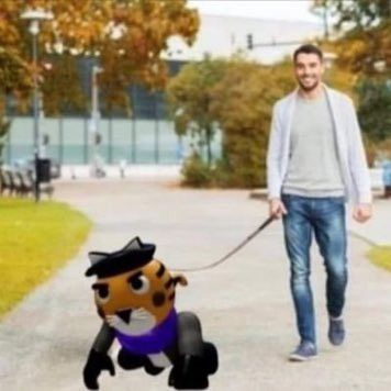 WhitheredB's tweet photo. how I feel when I walk my dog https://t.co/DTV522vofi