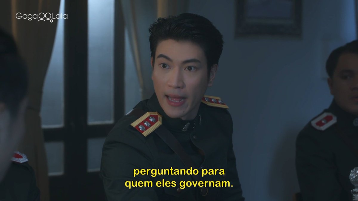 binhirunwoo's tweet photo. phobthee é gay, esquerdista, revolucionário, gostoso, capitão da artilharia do exército, inteligente, militante e bonito pra caralho... agora só falta ele derrubar a monarquia e começar o comunismo 

#อรุณรุ่งEP3 https://t.co/zLD7uG5v5k