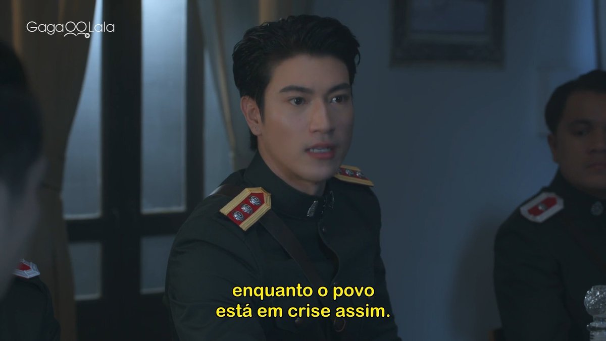 binhirunwoo's tweet photo. phobthee é gay, esquerdista, revolucionário, gostoso, capitão da artilharia do exército, inteligente, militante e bonito pra caralho... agora só falta ele derrubar a monarquia e começar o comunismo 

#อรุณรุ่งEP3 https://t.co/zLD7uG5v5k