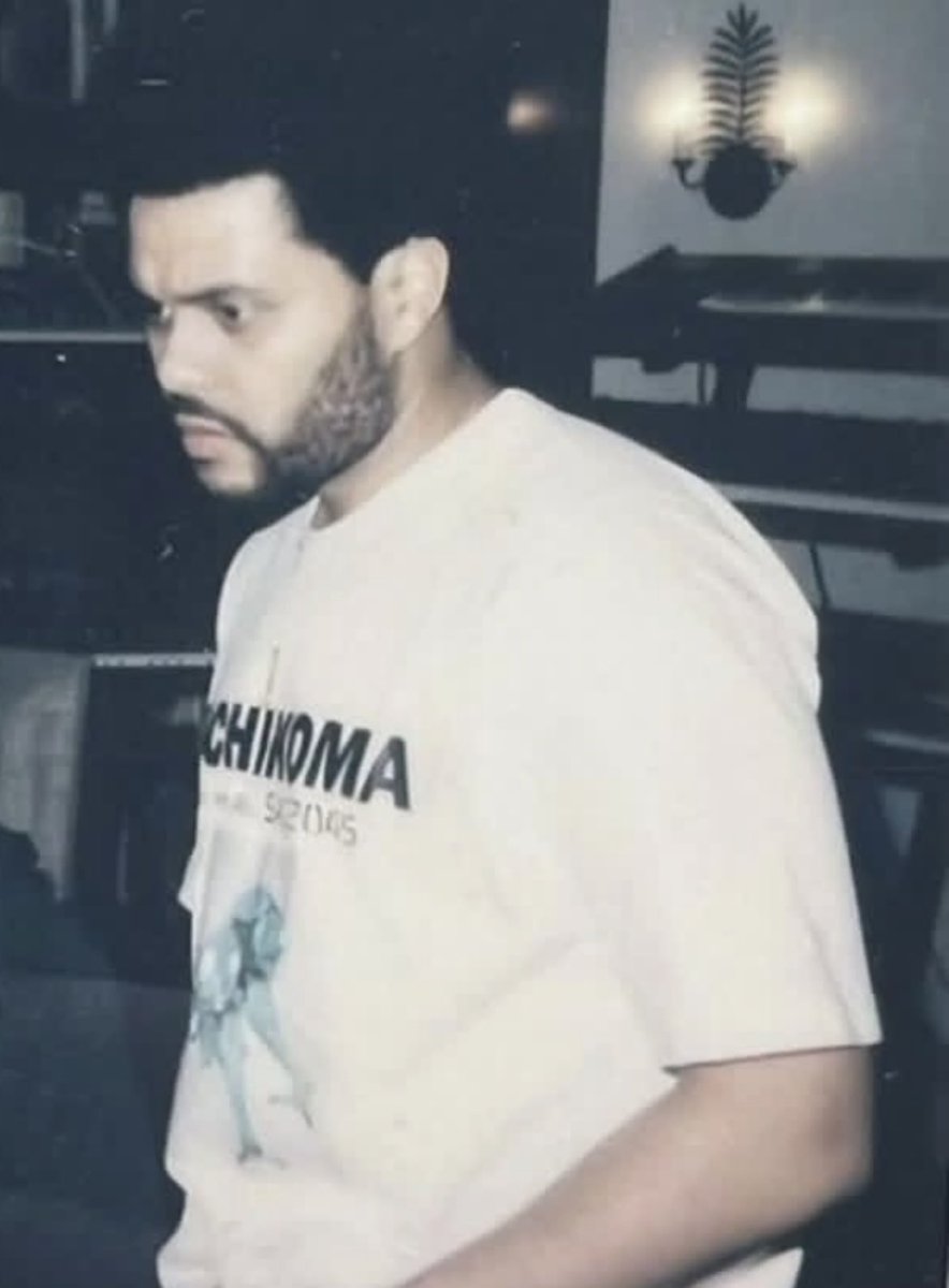 childdbel's tweet photo. I’ve been waiting for a long time for him to wear something white, because it suits him so well.
ABEL PLEASE WEAR WHİTE MORE OFTEN🙏🏼🤍
@theweeknd https://t.co/VkDplUuUEP