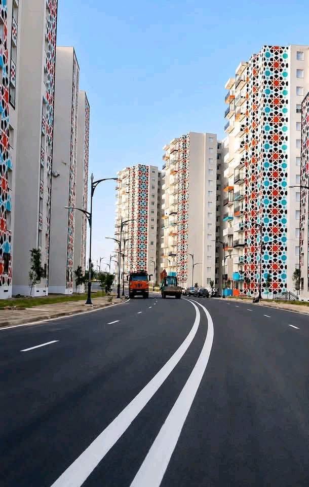 AlgeriaGatePlus's tweet photo. 🛑 قطب الرحمانية الضخم.. مدينة جديدة بمعايير عالمية تعيد رسم خارطة السكن في #الجزائر 🇩🇿 https://t.co/IsZEJvv5pU