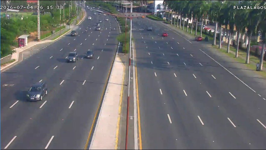 ATVInforma's tweet photo. #ATVInforma | Desde el sistema de videovigilancia del #CMVS se observa el flujo vehicular en distintos puntos de la Av. Samborondón.
⚠️Conduzca con cuidado y respete las señales de tránsito. https://t.co/ea5Is5In27
