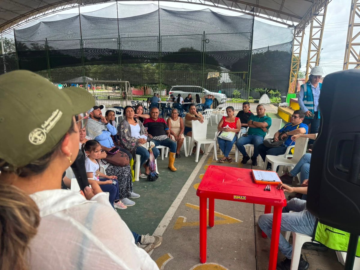 SecViviendaCund's tweet photo. En Santa Cecilia, #Paratebueno, desarrollamos una nueva jornada de acompañamiento a las familias beneficiarias del proceso de reconstrucción de vivienda. Revisamos documentación y verificamos predios junto a @uaegrd , @Idaco_Cundi, @ICCUGOB Alcaldía y Personería Municipal. https://t.co/JL51OqHN0Q