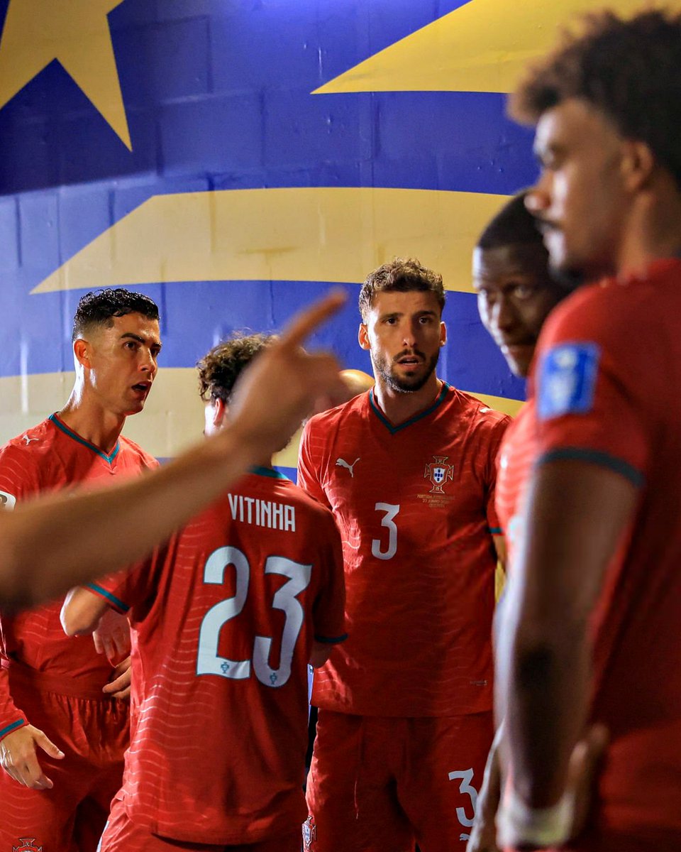 B24PT's tweet photo. Portugal vai usar o equipamento principal contra a Espanha 🇵🇹 https://t.co/S4x75RGif3