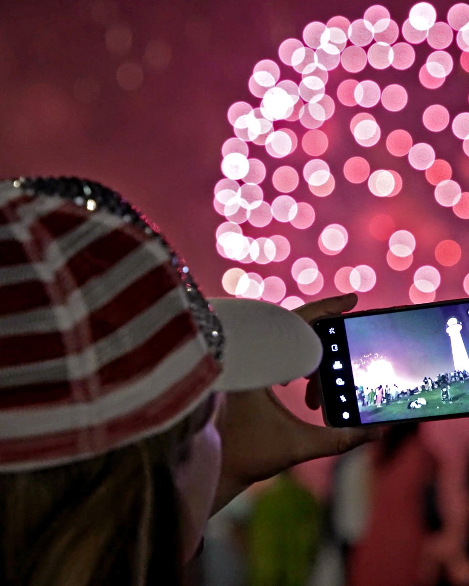 VisitLB's tweet photo. Happy 4th of July! Celebrate tonight by catching one of @LongBeachCity's spectacular fireworks shows across the waterfront kicking off at 9pm from:
@TheQueenMary - DTLB
Junipero Beach
Granada Beach

More details: https://t.co/WTgIYiROKd https://t.co/H9HWddnD9R