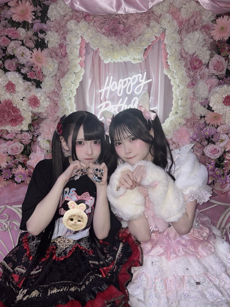 sp_SatoAika's tweet photo. 美羽さんの生誕祭！！🐈‍⬛🎂🎀

ファンの皆さんの多大なる愛と美羽さんのこだわりがたくさん詰まったあまりに素敵な空間で…！！😿💭
いーっぱいしあわせのおすそ分けをしていただきましたᐡᴗ͈ ·̫ ᴗ͈💗

ワンマンと生誕祭の準備期間が重なっていて想像できないくらい大変だったと思うのですが、やはり美羽さんはすごいな大尊敬だ😭と改めて❕( ᐪ꒳​ᐪ )✨

今年もお祝いさせていただけてとーってもしあわせです！！！
またこの１年もいっぱい一緒の思い出つくれますように➰ʕ ◦`꒳´◦ʔ🩷