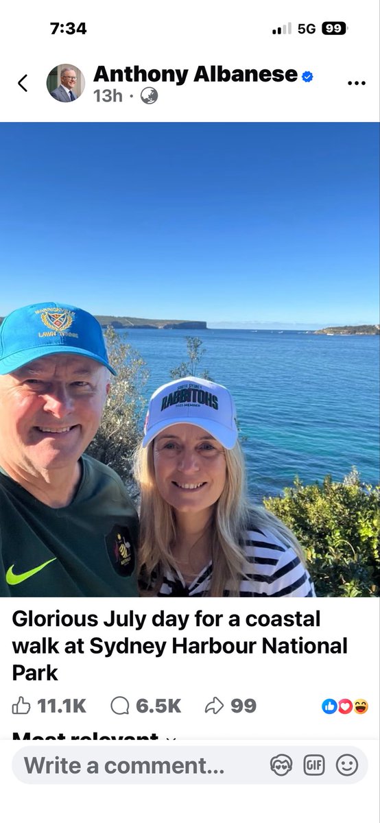 MarkStr23718670's tweet photo. @BaronBurleigh2 @kylieminogue Reakon his publicity handlers went into damage control and thought a lovely couples pic would make things right. https://t.co/1KLrC0TChD