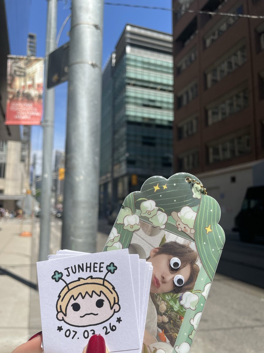 luvkkwani's tweet photo. junhee concert was so fun…

+ my freebie and photocard with googly eyes heheheh https://t.co/mwqXdMGKlj