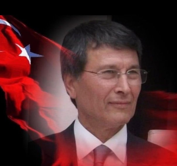 MilliyetciHbr's tweet photo. 💥ABD, NATO ve TÜRKİYE
🇹🇷#TÜRKİYE BÜYÜK DEVLETTİR."

📌Prof.Dr Yusuf Halaçoğlu:

"Bir ülke düşünün. Müttefiki tarafından askerinin başına çuval geçirilmiş, ülkesini bölmek için terör örgütü kurmuş, onları desteklemiş, silah ambargosu uygulamış, olmayan bir soykırımı kabul etmiş, ülke menfaatlerine karşı diğer devletlerle her türlü ittifakı yapmış, ülkeye karşı başka ülkelerle ortak tatbikat yapmış, komşu ülkelerde kendisine karşı askerî üsler kurmuş, Kıbrıs gibi ülke için hayati bir konuda karşı cephede yer almış, terör örgütlerine binlerce silah sağlamış, askerî gemisini vurmuş, baskıyla istediklerini yaptırmış bir ülke için ne denir? 

Herhalde dost denemez. 

Dolayısıyla böyle bir ülkenin başkanı tarafından söz konusu ülkenin cumhurbaşkanı övülüyorsa, dost veya arkadaş olarak tanımlanıyorsa, pohpohlanıyorsa inanılır mı?

Evet NATO toplantısı için gelecek olan ABD başkanından bahsediyorum. 

Ben olsam bırakın ABD isteklerini NATO için yapılacak teklifleri de kabul etmezdim. Hele hele çevremizdeki ve dünyadaki hak ve hukuksuz saldırılarını ve Kanada, Venezüela, İran ve bütün Avrupa devletlerine karşı açıktan tehditlerini de göz önünde tutarsanız. NATO’dan çıkma tehdidini de unutmamak gerekir. 

Böylesine tutarsız bir kişinin sözlerine güvenip kimse Türkiye üzerinde kumar oynama hakkına sahip değildir.

Türkiye büyük devlettir."
@yusufhalacoglu