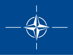 MilliyetciHbr's tweet photo. 💥ABD, NATO ve TÜRKİYE
🇹🇷#TÜRKİYE BÜYÜK DEVLETTİR."

📌Prof.Dr Yusuf Halaçoğlu:

"Bir ülke düşünün. Müttefiki tarafından askerinin başına çuval geçirilmiş, ülkesini bölmek için terör örgütü kurmuş, onları desteklemiş, silah ambargosu uygulamış, olmayan bir soykırımı kabul etmiş, ülke menfaatlerine karşı diğer devletlerle her türlü ittifakı yapmış, ülkeye karşı başka ülkelerle ortak tatbikat yapmış, komşu ülkelerde kendisine karşı askerî üsler kurmuş, Kıbrıs gibi ülke için hayati bir konuda karşı cephede yer almış, terör örgütlerine binlerce silah sağlamış, askerî gemisini vurmuş, baskıyla istediklerini yaptırmış bir ülke için ne denir? 

Herhalde dost denemez. 

Dolayısıyla böyle bir ülkenin başkanı tarafından söz konusu ülkenin cumhurbaşkanı övülüyorsa, dost veya arkadaş olarak tanımlanıyorsa, pohpohlanıyorsa inanılır mı?

Evet NATO toplantısı için gelecek olan ABD başkanından bahsediyorum. 

Ben olsam bırakın ABD isteklerini NATO için yapılacak teklifleri de kabul etmezdim. Hele hele çevremizdeki ve dünyadaki hak ve hukuksuz saldırılarını ve Kanada, Venezüela, İran ve bütün Avrupa devletlerine karşı açıktan tehditlerini de göz önünde tutarsanız. NATO’dan çıkma tehdidini de unutmamak gerekir. 

Böylesine tutarsız bir kişinin sözlerine güvenip kimse Türkiye üzerinde kumar oynama hakkına sahip değildir.

Türkiye büyük devlettir."
@yusufhalacoglu