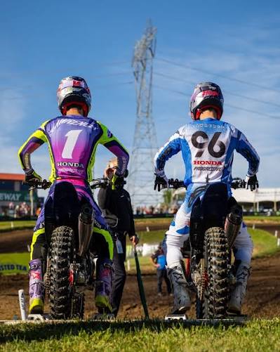 RodsPowerhouse's tweet photo. And another Honda podium by the Lawrence brothers! What a day! 

#Honda #CRF #RedBud #Motocross https://t.co/4aMMbRZ0Kc
