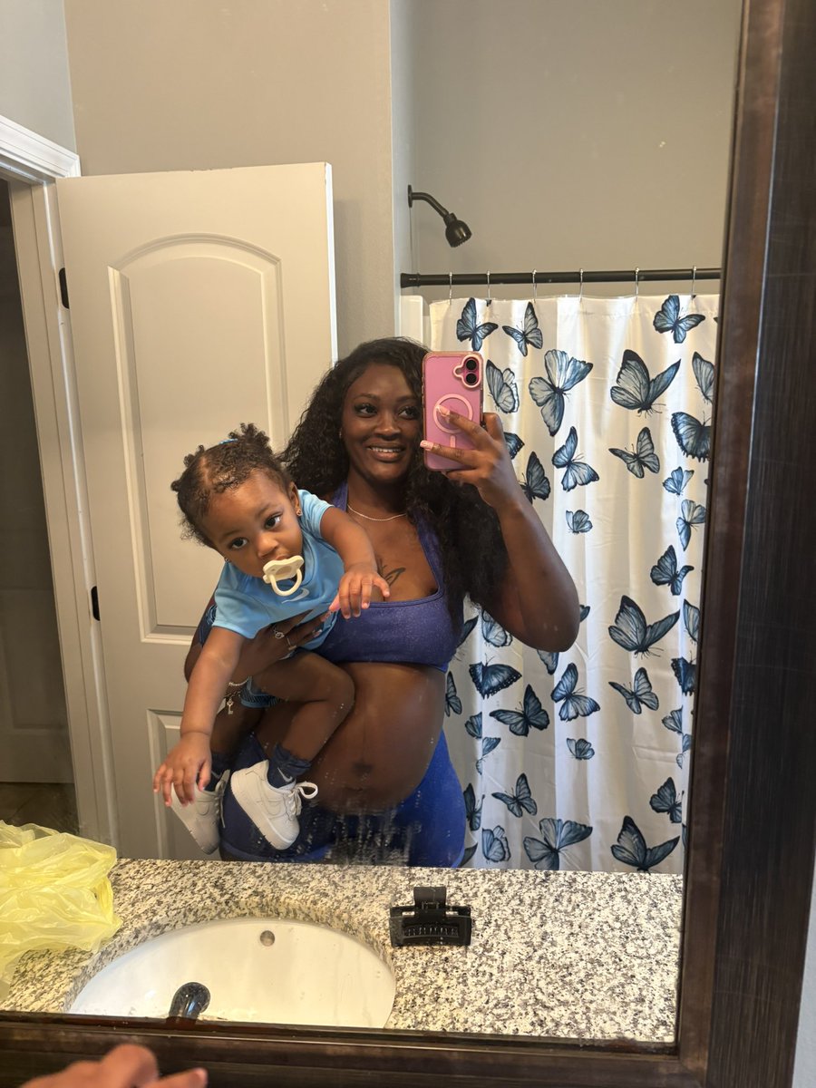 mdweeks_'s tweet photo. God really gave me a little bestie for life. 🥹🩷💙 https://t.co/LrlCpaEPfV