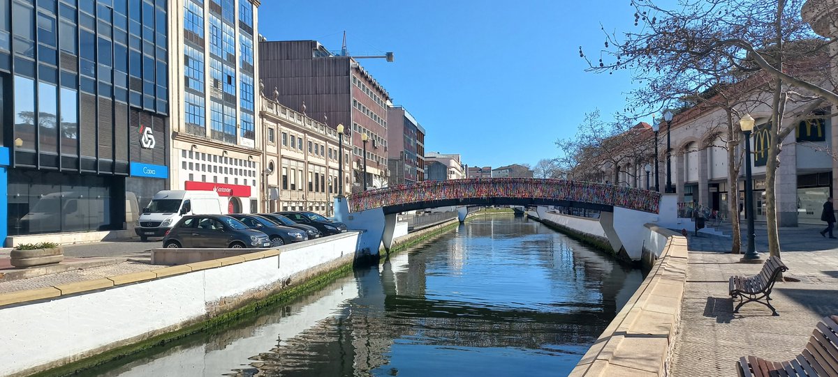 nancycappelli's tweet photo. #Aveiro es conocida como la "Venecia de #Portugal", un apodo que se debe a su red de canales navegables que atraviesan el centro de la ciudad. Los "moliceiros" son los equivalentes locales a las góndolas venecianas.
🇵🇹 #RecuerdoDeViaje #Wanderlust https://t.co/xmw4Lo34Jr