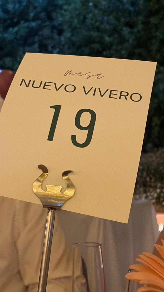Ruben_rf91's tweet photo. Estar en una boda de un mítico como @ivanturrillo8 , con mesas de nombres de estadios en los que ha jugado y que tu mesa sea esta @2010MisterChip https://t.co/FV37uomM00
