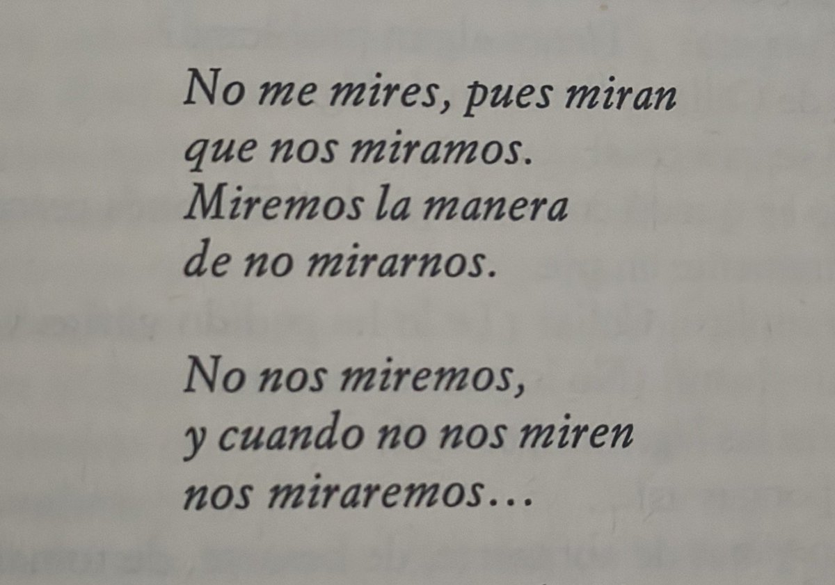 GabrielR418's tweet photo. Y te busqué por pueblos,
Y te busqué en las nubes,
Y para hallar tu alma,
Muchos lirios abrí, lirios azules. https://t.co/ODzU3E8W2C