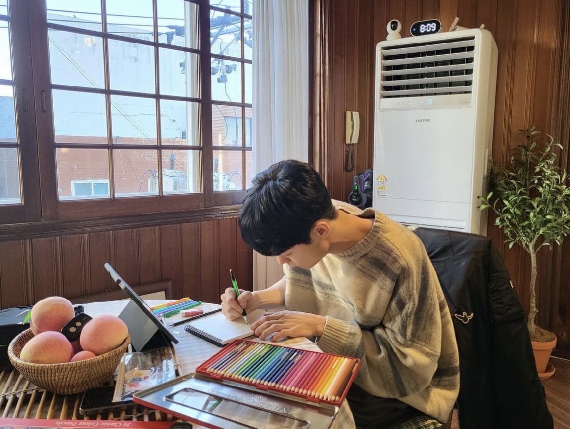 nye_bbem's tweet photo. 옛찬이 보고싶다..
옷에 잡아먹혔던 그 시절이 가끔 그립따.. https://t.co/pn3I0st1iY