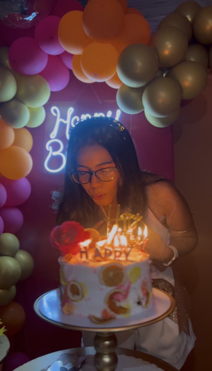 Melig007's tweet photo. Dear bff, seguiré haciendo de cada cumpleaños tuyo, el mejor siempre🤍🎂 https://t.co/m1unh1yl3C