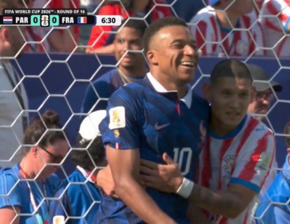 Barriletee_'s tweet photo. Para los que decían que Mbappé nunca agarró la Orejona https://t.co/oDyqFZ788w