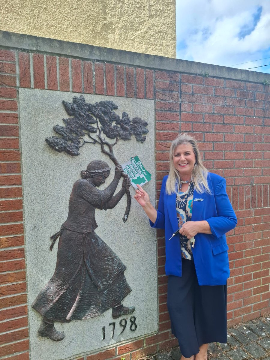 ReadaCronin's tweet photo. Very positive feedback to the Sinn Féin Irish Unity Bill on the streets of Kildare this weekend. 

This is a historic opportunity for everyone on this island.

Together, we can build a better and stronger island, one that lives up to the vision of our 1916 heroes and cherishes each and every child of this nation equally. 

ANOIS an t-am le caibidil nua a scríobh i scéal náisiúnta na tíre seo - Athaontú na hÉireann.

An Phoblacht Abú!