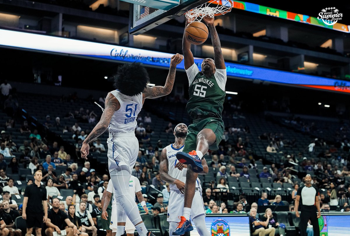 Bucks's tweet photo. Summer Bucks put on a show. 😎 https://t.co/980HvdEiMZ